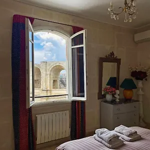 https://appartement-centre-historique-arles.fr-provencehotel.com